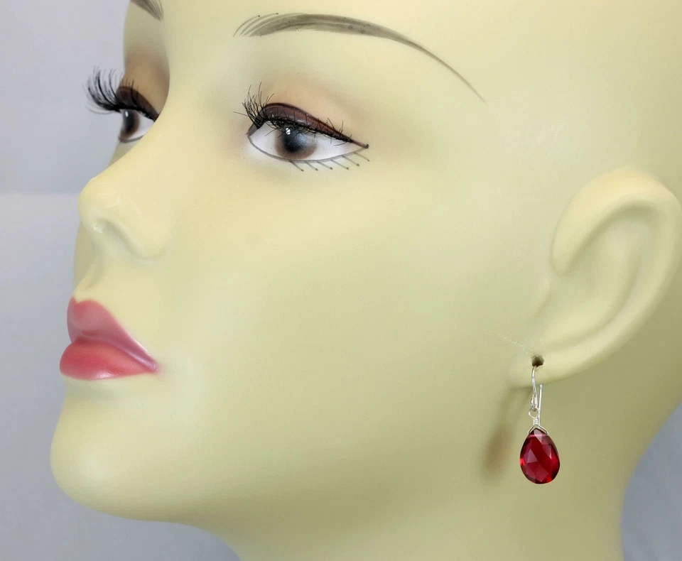 Pendientes de rubí rojo simulado lágrimas facetadas gotas simples oro de ley de 14 k Foto 3 de 4