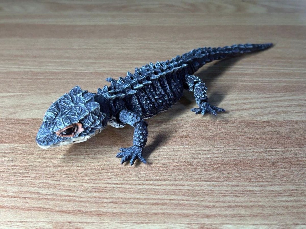 Ikimono Daizukan Advance Akame Kabuto Tokeh Lizard Figure Toy | eBay