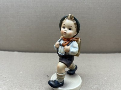 Hummel Figurine 82/0 Truant 13 cm. Second choice - Excellent condition