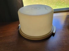 Large Round Tupperware Harvest Gold Cake Carrier with Lid 1256-5 NO HANDLE