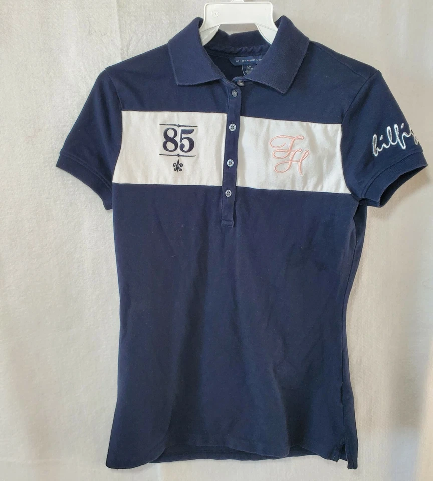 Polo Tommy Hilfiger para mujer talla pequeña  Foto 3 de 4