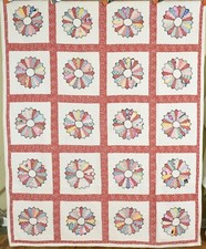 BEAUTIFUL Vintage 30's Dresden Plate Antique Quilt Nice Red Accents 