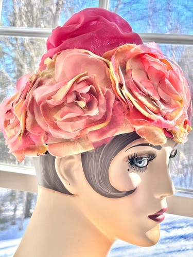 BEAUTIFUL PINK VINTAGE LADIES HAT WITH LARGE OMBRE SILK ROSES SIGNED BETTINE💕🌸
