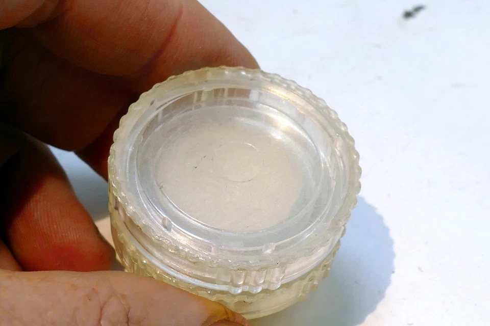 Estuche rígido de plástico vacío Tiffen para filtros serie V y IV Foto 3 de 4