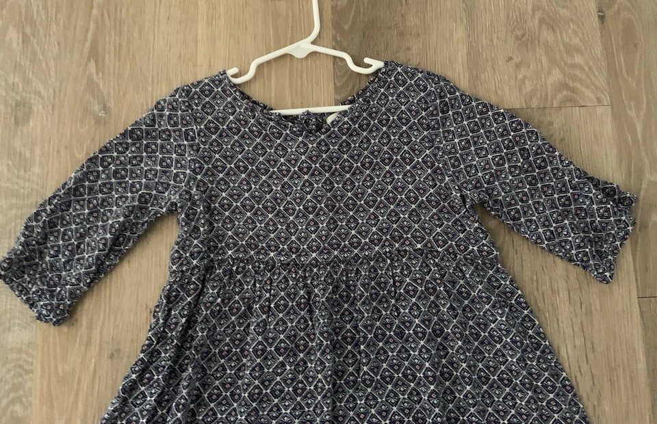 Vestido Old Navy Para Niña Talla 5T Azul Marino y Blanco 100% Informal Rayón Con Mangas 3/4 Foto 2 de 4