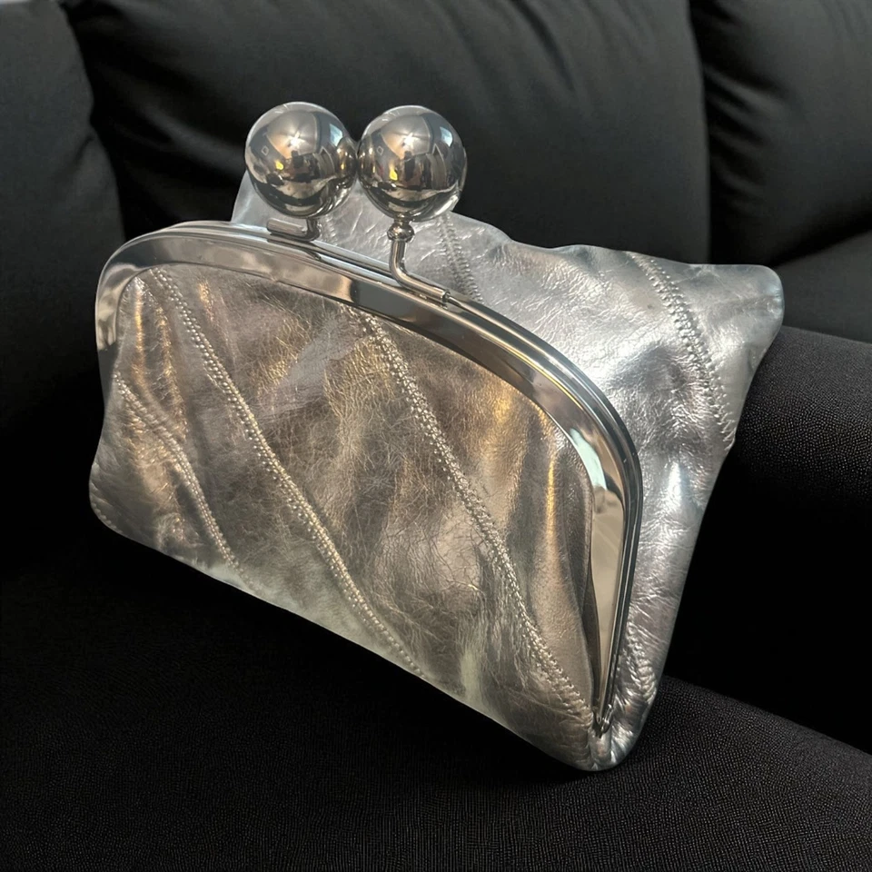 Bolso de Mano Formal Bebe Clutch Cuero Plateado Plegable Jumbo Bloqueo de Beso Enmarcado Foto 3 de 4