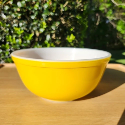 Vintage Pyrex - Yellow Model No. 403 - 2 1/2 Qt. Mixing Bowl