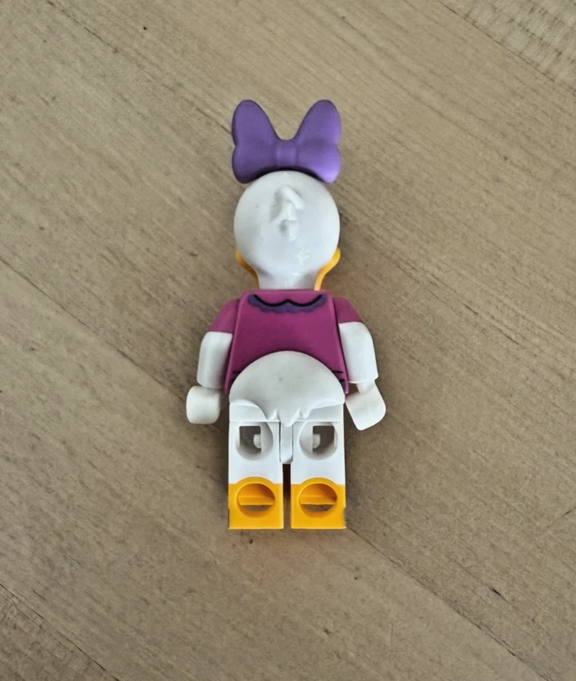 LEGO Disney Castle 71040 Daisy Duck Minifigure, Dark Pink Top dis021 - Image 2 of 3