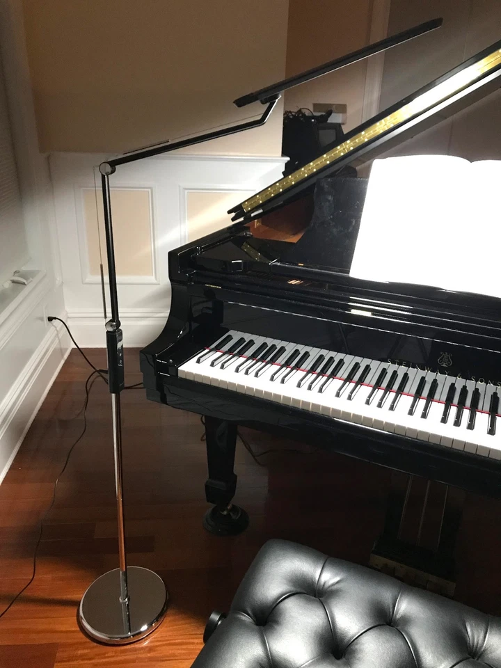 Lámpara de pie LED para hogar/apartamento/interiores Foto 3 de 4