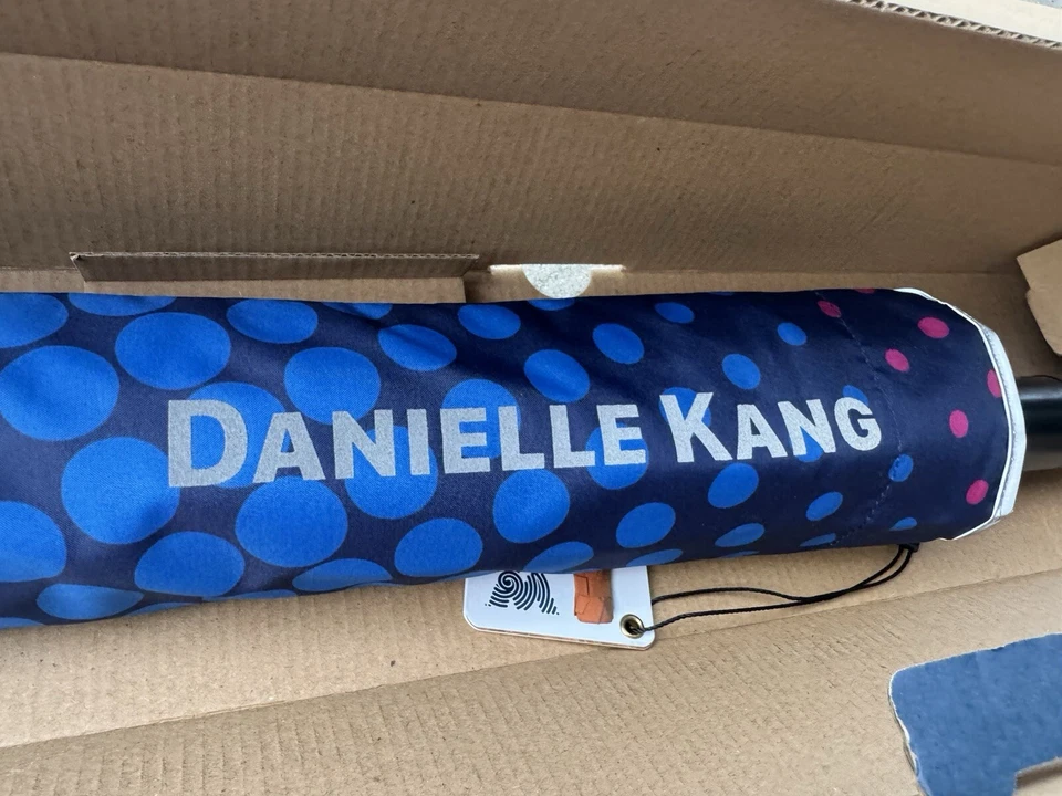 "Paraguas de golf Weatherman Signature diseño de lunares azul y rosa 68"" resistente" Foto 4 de 4