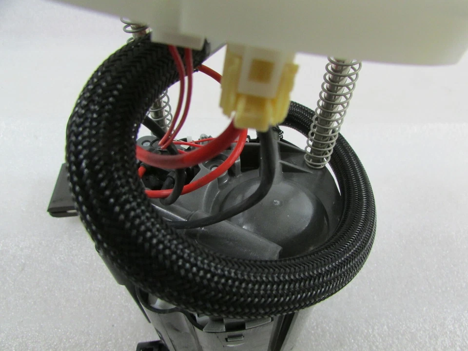 Maserati Quattroporte 2014, LH, bomba de combustible con válvula de flotador, usado, P/N 670035006 Foto 3 de 4