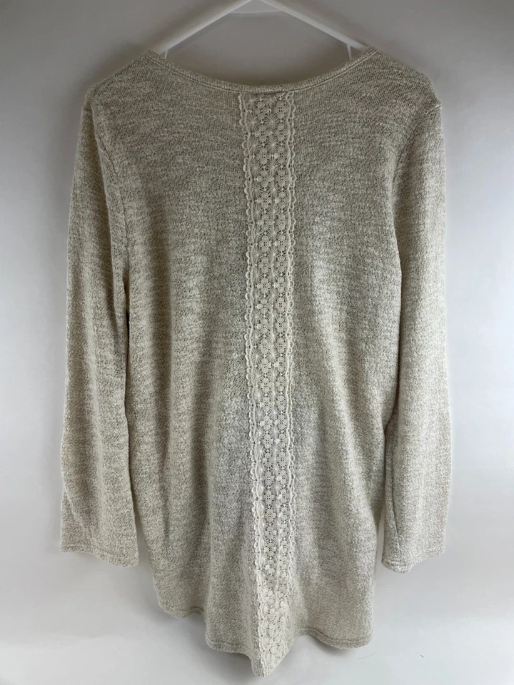 Suéter Wrangler para mujer talla L? Pullover crema cuello en V alto-bajo detalle encaje espalda Foto 2 de 4