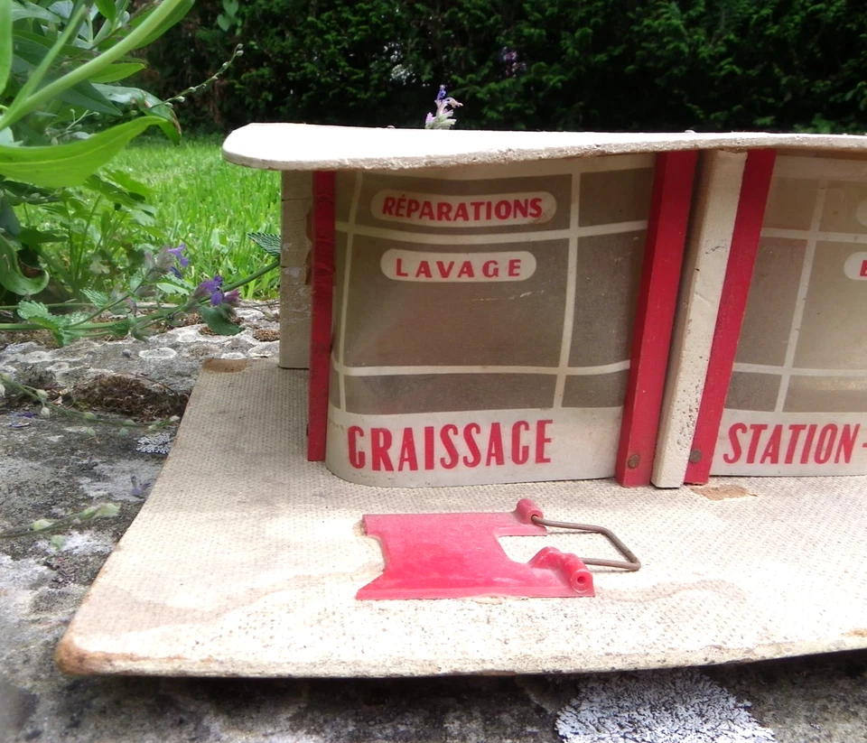 ANCIEN GARAGE POUR PETITES VOITURES - STATION SERVICE - VEEDOL MARCHAL - Photo 3/4