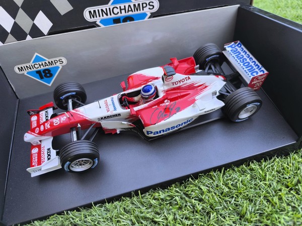 AUTHENTIC HAND SIGNED  TOYOTA  TF103 PANIS MINICHAMPS 1/18  NEW FIRMA ORIGINAL