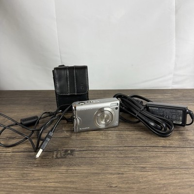 Fujifilm FinePix F Series F20 6.3MP Digital Camera - Silver for