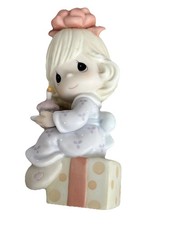 Precious Moments WISHING YOU THE SWEETEST BIRTHDAY 120113 Girl With BOX