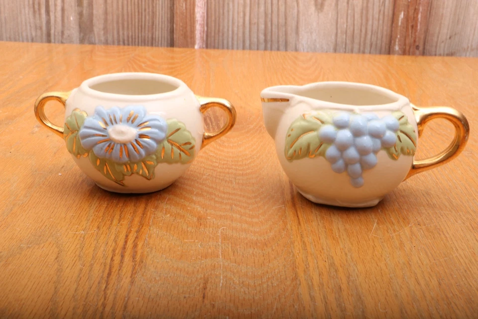 Azúcar y crema esculpida de uva y flor vintage Foto 3 de 4