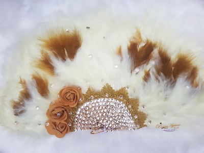 Detaillierter creme brauner Handfächer Perlenhochzeit afrikanisch nigerianisch traditionell