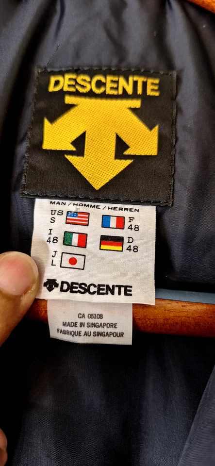 Vintage Puffer Vest Men's Small Outdoors Skiing Resort Winter Casual Gorpcore - Image 3 of 4