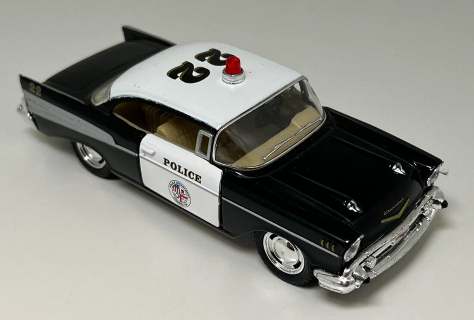 1957 Chevy Bel Air Police Car Diecast Metal 1:40 Kinsmart Chevrolet — 第 2/4 张图片