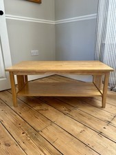 Solid Wood Coffee Table – Light Oak Finish – Lower Shelf – Good Condition – E14