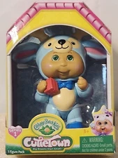 CABBAGE PATCH KIDS CUTIETOWN SERIES 1 WITH BLUE REINDEER OUTFIT HOLDING GIFT  3"