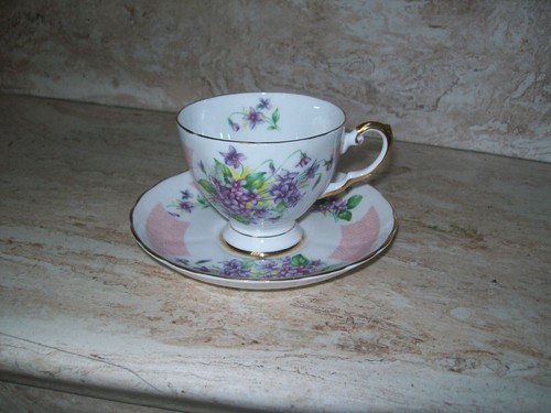Tuscan Birthday Flowers - February’s Violets - Fine Bone China Tea Cup & Saucer - Picture 2 of 5