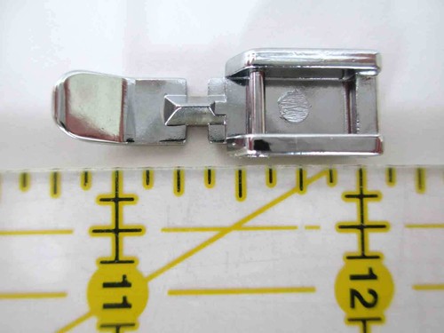 SNAP-ON NARROW BODY ZIPPER FOOT ** PFAFF HOBBY ** BERNETTE MODELS - Picture 2 of 3