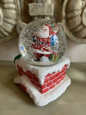 CHRISTMAS SNOW GLOBE MUSICAL SANTA CLAUS IS COMING TO TOWN