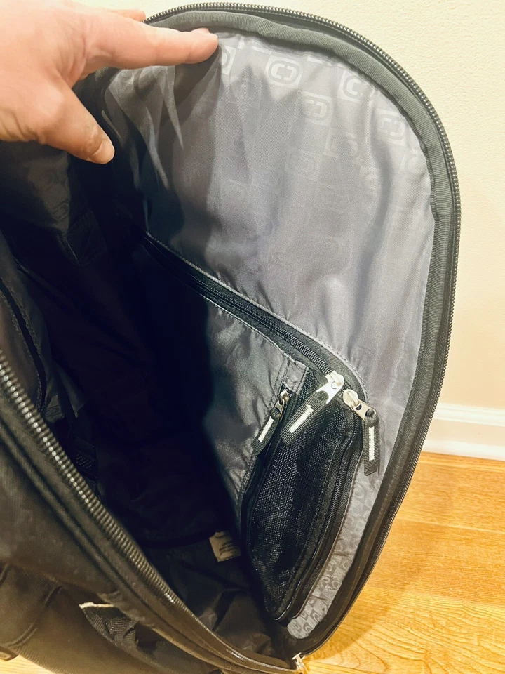 Maleta con ruedas Ogio equipaje de mano logotipo de centro comercial 23x14x8 nueva con etiqueta Foto 4 de 4