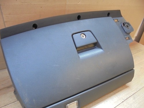 VOLVO V50 2005 GLOVE BOX - Picture 2 of 4