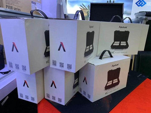 Aputure AL-MC 4-Light Travel Kit Portable LED 3200-6500 RGB Light Charging Case - Picture 7 of 8