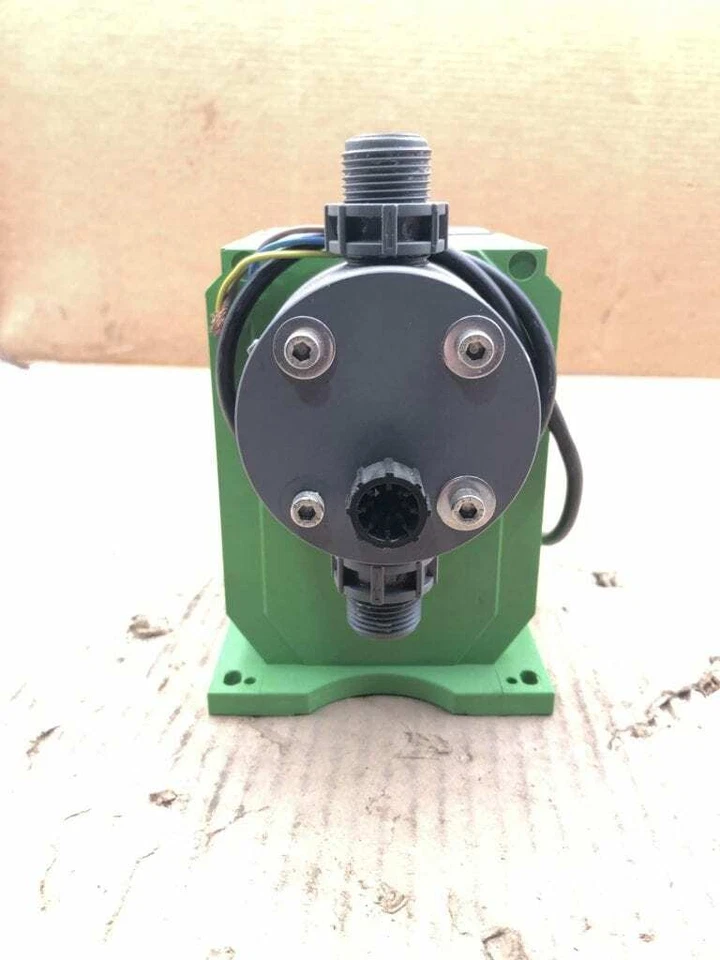 Bomba dosificadora mecánica Grundfos DMI 14-4 B-PVC/V/G-X-G1B1B1FX 58 PSI 0,22 kW Foto 2 de 4