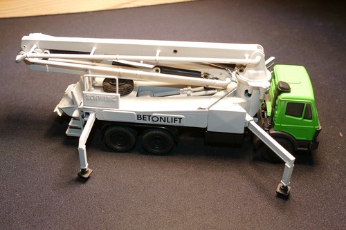 Conrad - Mercedes 1:50 - Bomba de hormigón oscilante 24 m. elevador de hormigón - Imagen 9 de 10