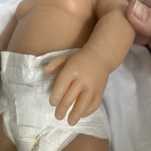IVITA Platinum Silicone Baby Girl Doll - Picture 4 of 15