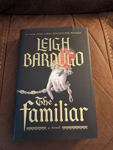 Der Vertraute: Ein Roman von Leigh Bardugo - Hardcover schwarz gesprühte Kanten