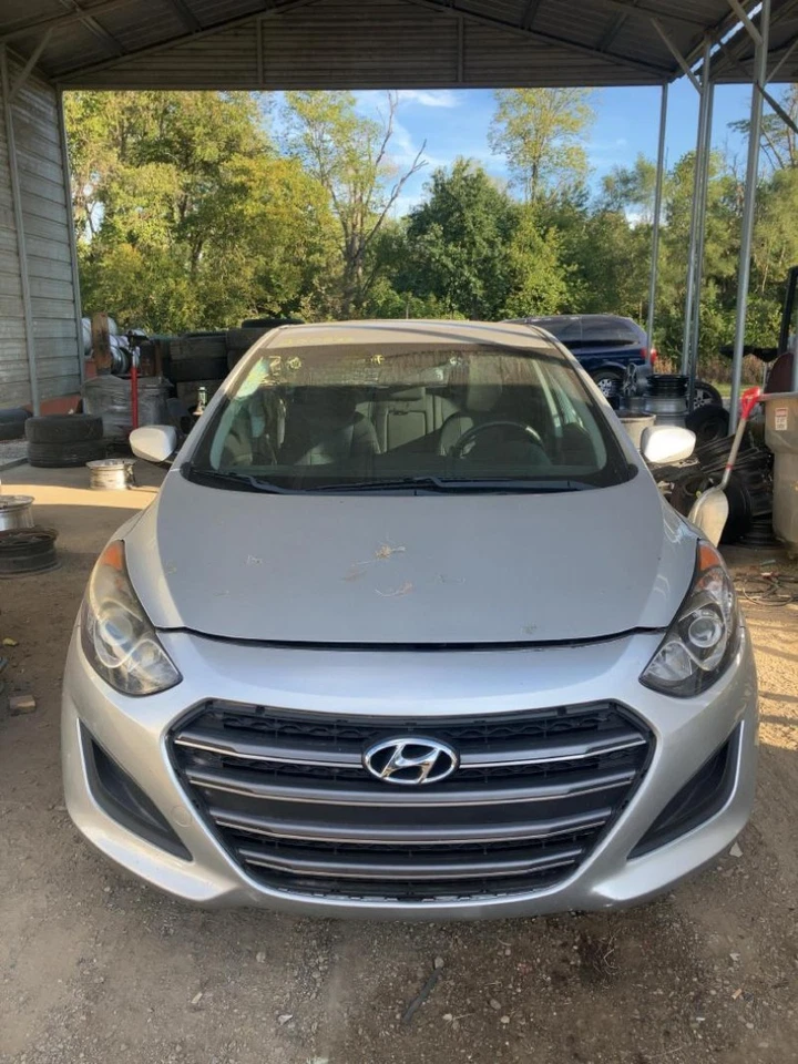 2013-2017 Hyundai Elantra 1.8 Front Right Passenger Spindle Knuckle Assembly Oem - Image 4 of 4