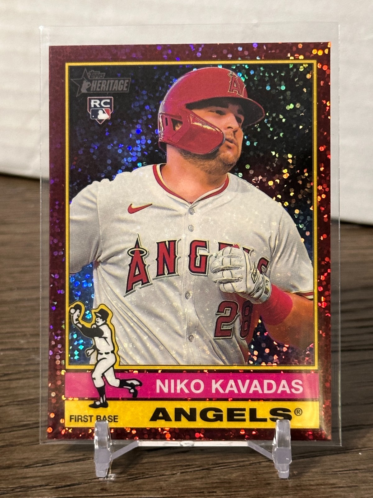 2025 Topps Heritage Niko Kavadas Los Angeles Angel Red Sparkle Refractor RC #320