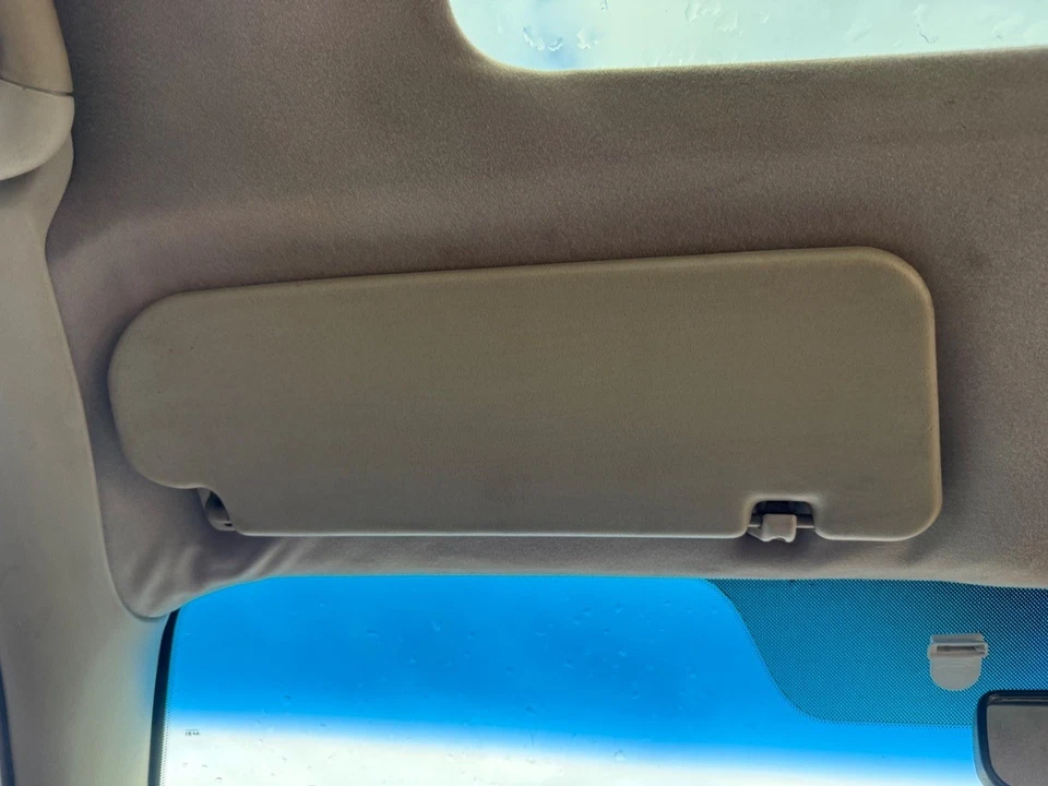 Holden Commodore 2001 VX SS LS1 LH Sunvisor - image 2 of 4