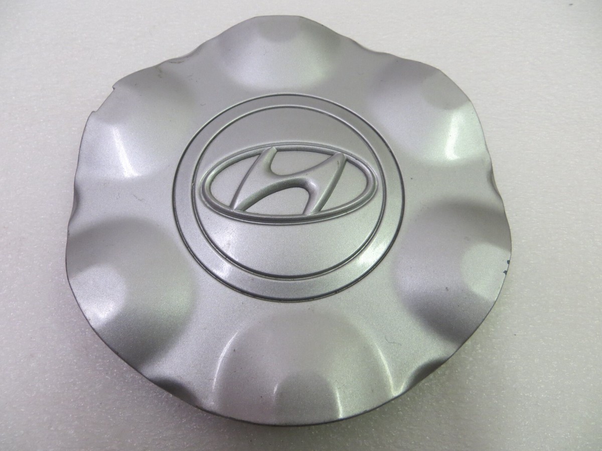 エクリ 1 2 3 HYUNDAI ACCENT 2007-2011 SILVER CENTER CAPS -SET 4 - 70829