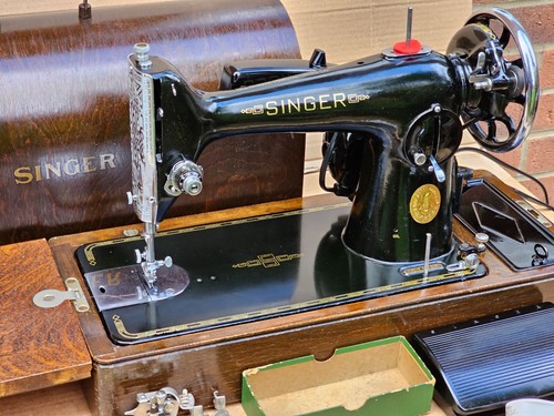 Vintage Singer 201K electric sewing machine with Bentwood case - Picture 6 of 14