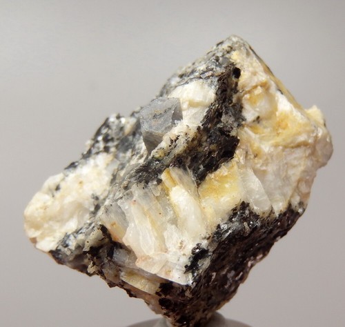 CORUNDUM in GNEISS - USA - Montana - Madison County - Beartrap Mine /pl092 - Picture 9 of 22