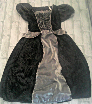 black velvet witch dress BELLA BLACK VELVET WITCH DRESS – nikkilipstick main image 1