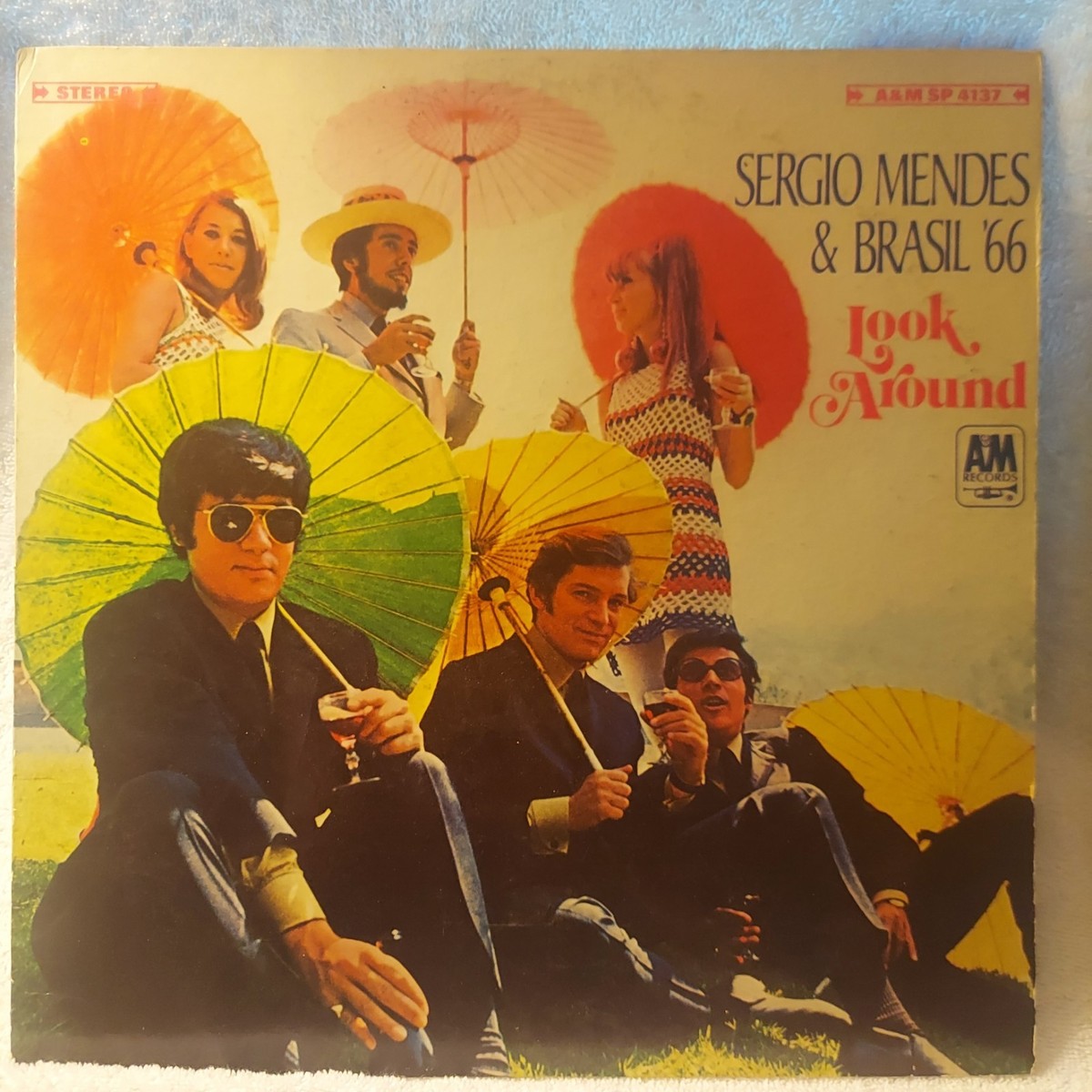 SERGIO MENDES & BRASIL '66/LOOK AROUND/1968/VINYL LP/REISSUE/FREE