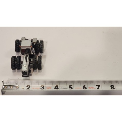 Ertl 1/64 Scale White 4-210 4WD Evolution Series Tractor - Picture 2 of 8