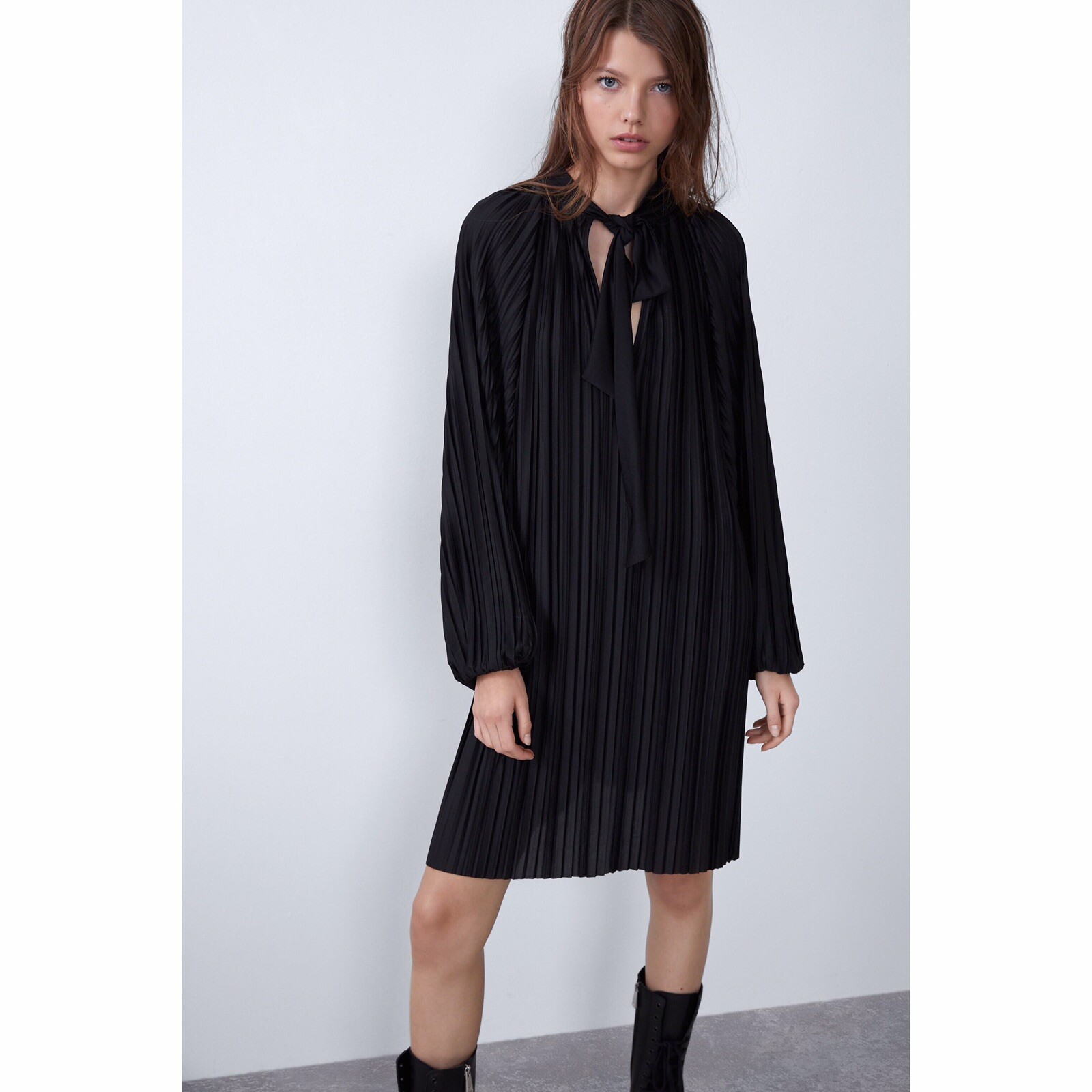 ZARA BLACK PUSSYCAT BOW FLOWY DRESS V-NECK PLEATED DRESS SIZE S BLOGGERS FAV