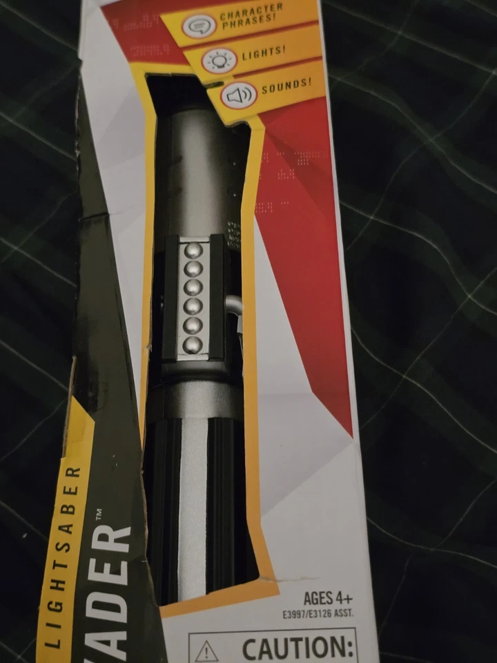 Star Wars Darth Vader Electronic Lightsaber by Hasbro – Tested, Complete, Works - Image 3 of 4