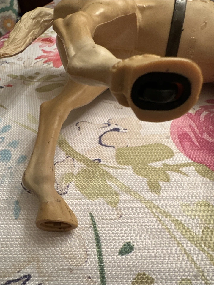 Juguete de caballo Louis Marx vintage 1965 Johnny West Thunderbolt Palomino 13" con silla de montar Foto 4 de 4