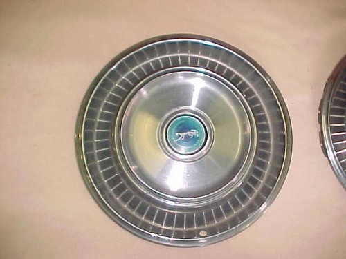 1971-1973 Cougar Hub Caps - Set - Picture 4 of 5