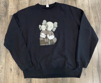 Uniqlo x KAWS Sweatshirt Black ユニクロ x カウズ Sweat KAWS x Uniqlo Black | Limited Resell